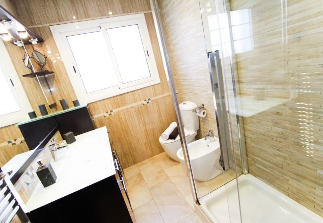Alquiler casa independiente Cambrils cerca playa. Lavabo BONAVENTURA Alquiler casa independiente Cambrils cerca playa. Lavabo BONAVENTURA
