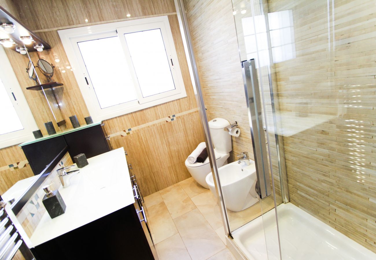 Alquiler casa independiente Cambrils cerca playa. Lavabo BONAVENTURA Alquiler casa independiente Cambrils cerca playa. Lavabo BONAVENTURA