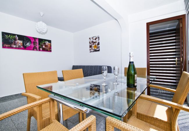 Alquiler apartamento Acantilados Salou - Salón con vistas al mar Alquiler apartamento Acantilados Salou - Salón con vistas al mar