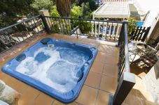 Casa en Salou - VILLA BUDA Casa con Piscina y Jacuzzi. Playa a 20m. Solo para familias