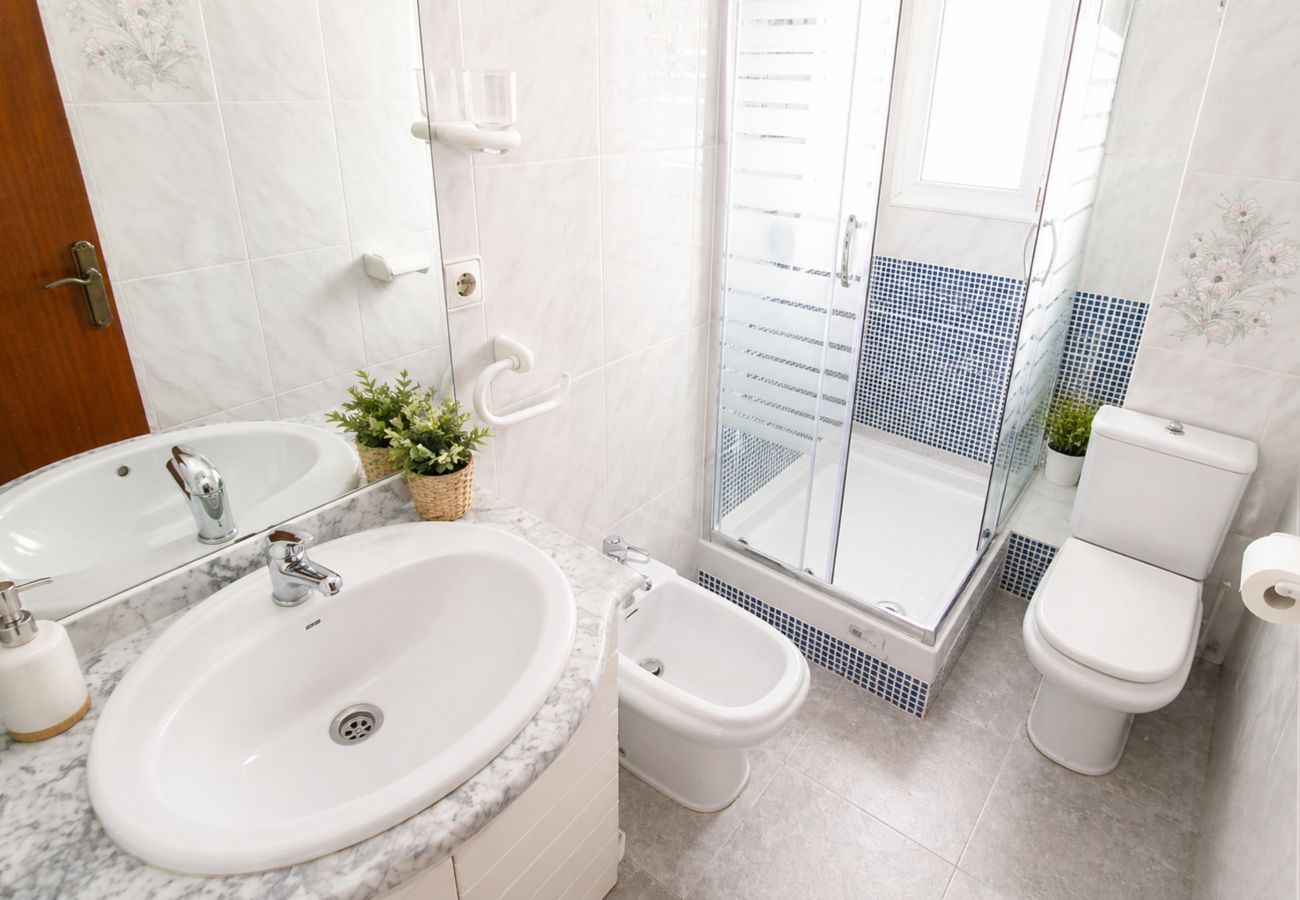 Apartamento en La Pineda - Apartamento con aacc frente a la Playa 