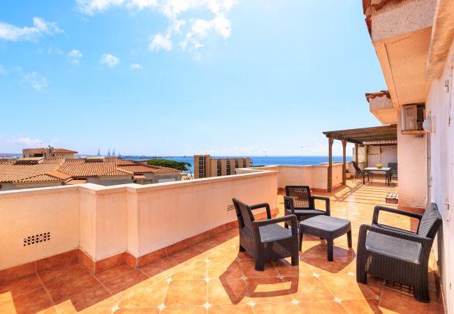 Apartamento en La Pineda - NEIA - Ático con vistas al mar, playa a 100m Apartamento en La Pineda - NEIA - Ático con vistas al mar, playa a 100m