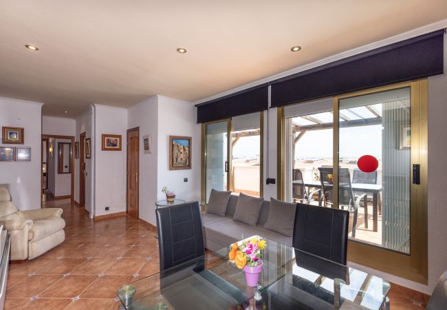 Apartamento en La Pineda - NEIA - Ático con vistas al mar, playa a 100m Apartamento en La Pineda - NEIA - Ático con vistas al mar, playa a 100m