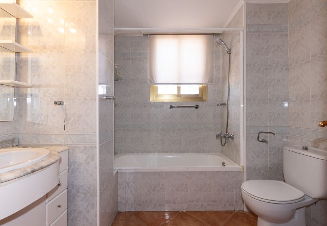 Apartamento en La Pineda - NEIA - Ático con vistas al mar, playa a 100m Apartamento en La Pineda - NEIA - Ático con vistas al mar, playa a 100m