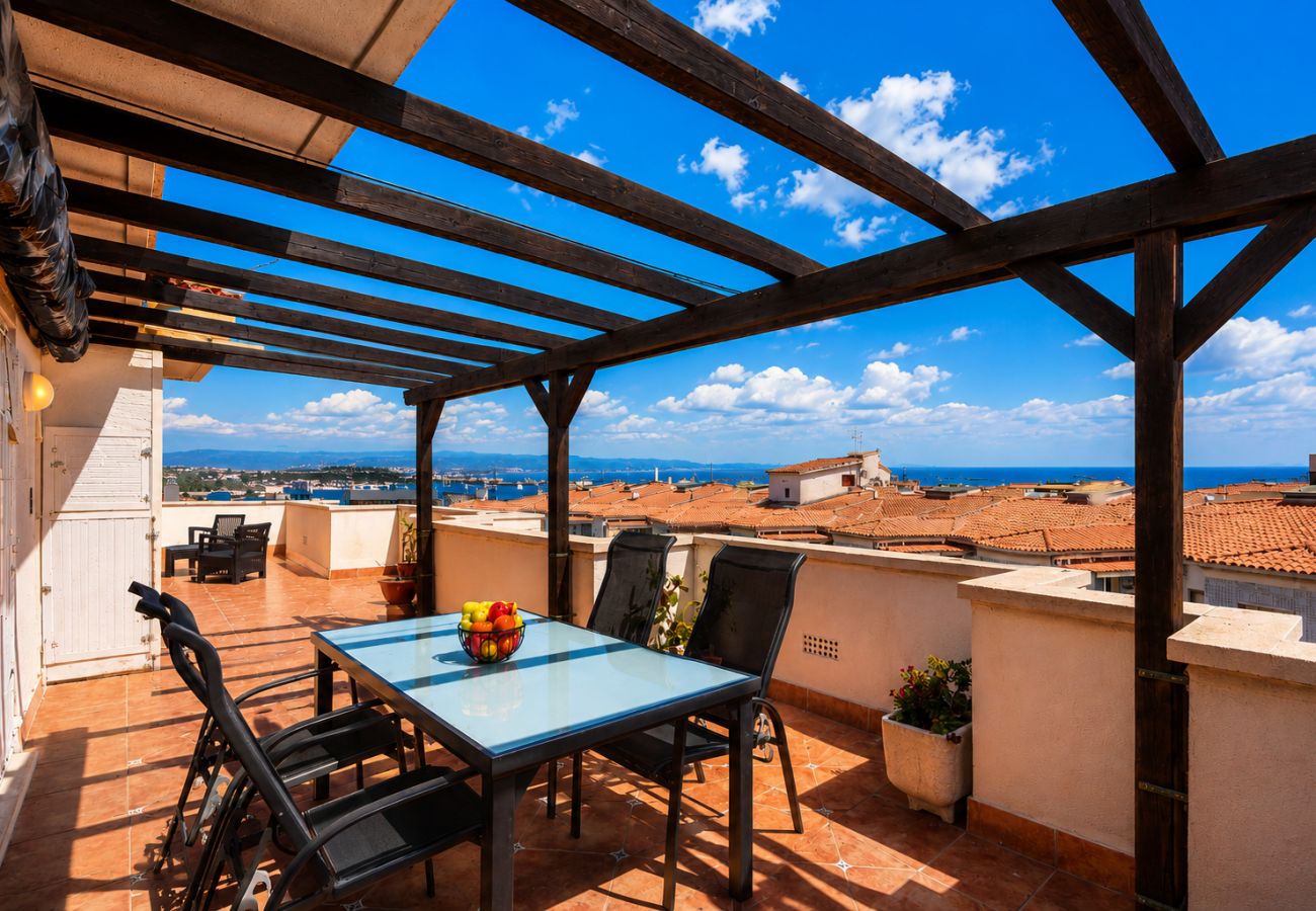 Apartamento en La Pineda - NEIA - Ático con vistas al mar, playa a 100m