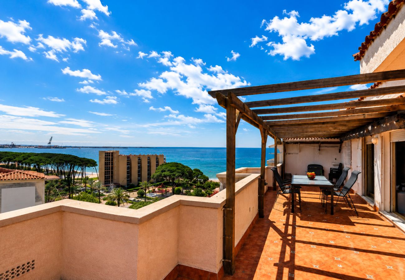 Apartamento en La Pineda - NEIA - Ático con vistas al mar, playa a 100m