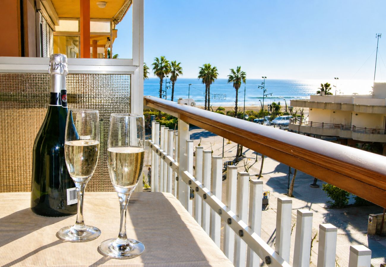 Apartamento en La Pineda - Apartamento familiar a un paso de la playa