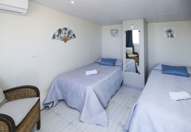 Apartamento en La Pineda - TECAVI - Ático con Vistas al Mar Apartamento en La Pineda - TECAVI - Ático con Vistas al Mar