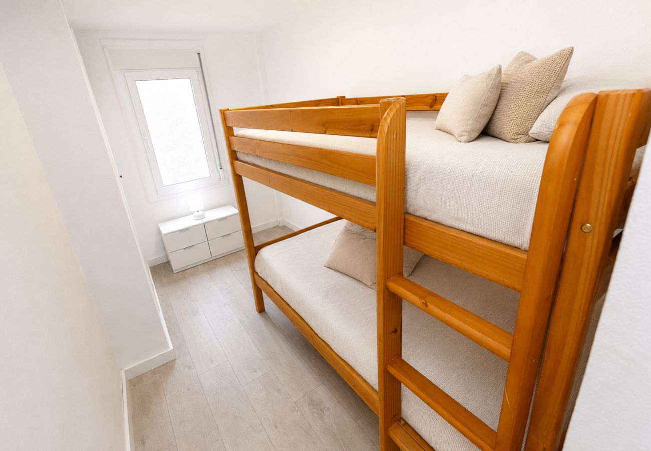 Apartamento en La Pineda - Apartamento P7 con piscina comunitaria, playa a 100m