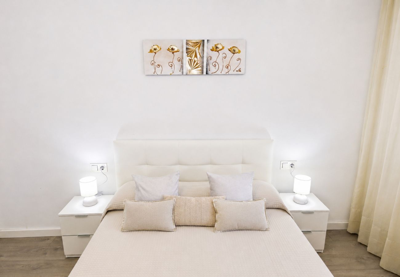 Apartamento en La Pineda - Apartamento P7 con piscina comunitaria, playa a 100m