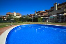 Casa en Cambrils - BRUSELAS Adosado con terraza solarium, piscina comunitaria