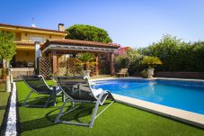 Villa en Vilafortuny - MAGNIFICA Villa con piscina privada y zona de barbacoa