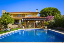 Villa en Vilafortuny - MAGNIFICA Villa con piscina privada y zona de barbacoa
