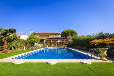 Villa en Vilafortuny - MAGNIFICA Villa con piscina privada y zona de barbacoa