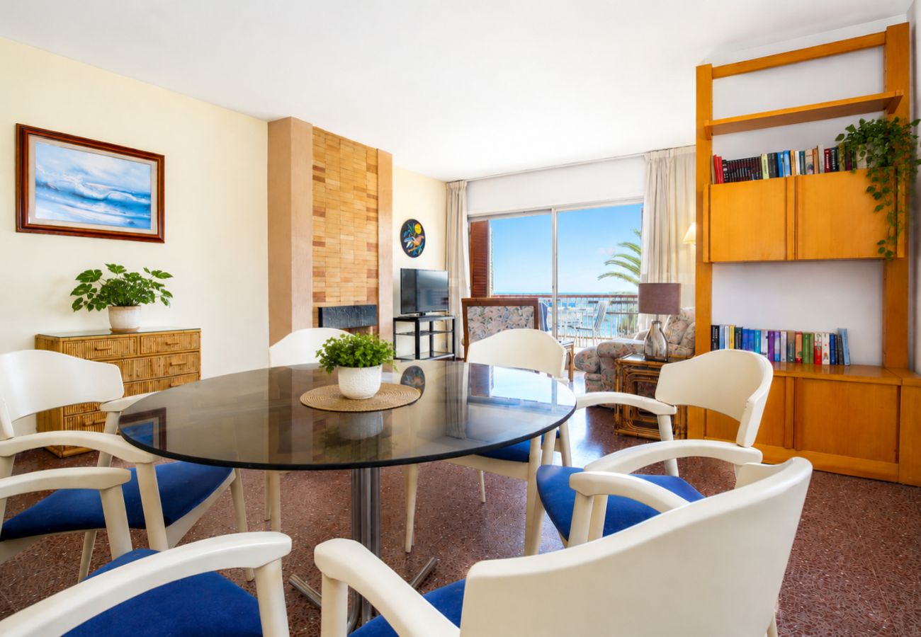 Apartamento en Cambrils - 🌊 Vistas al mar | 4 dormitorios y piscina