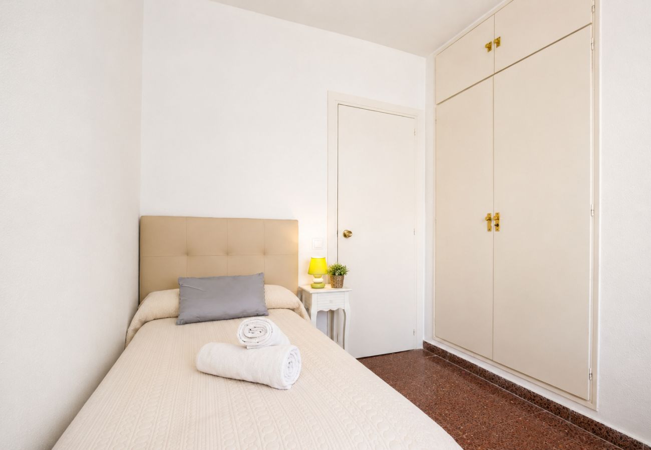 Apartamento en Cambrils - 🌊 Vistas al mar | 4 dormitorios y piscina