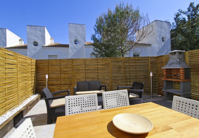 Casa en Salou - NATURE PLUS - Barbacoa - Jacuzzi - Piscina  Casa en Salou - NATURE PLUS - Barbacoa - Jacuzzi - Piscina