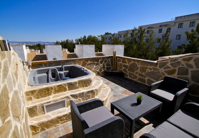 Casa en Salou - NATURE PLUS - Barbacoa - Jacuzzi - Piscina  Casa en Salou - NATURE PLUS - Barbacoa - Jacuzzi - Piscina