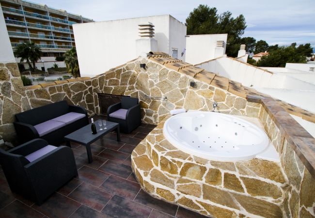 Casa en Salou - NATURE PLUS 2 - Barbacoa - Jacuzzi - Piscina  Casa en Salou - NATURE PLUS 2 - Barbacoa - Jacuzzi - Piscina