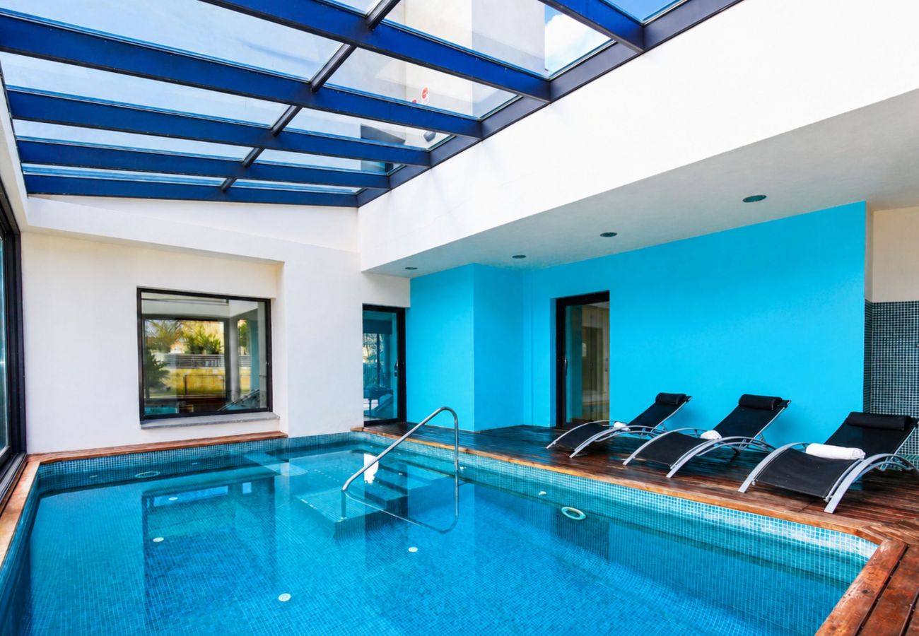 Villa en Cambrils - Villa con piscina cubierta en Vilafortuny