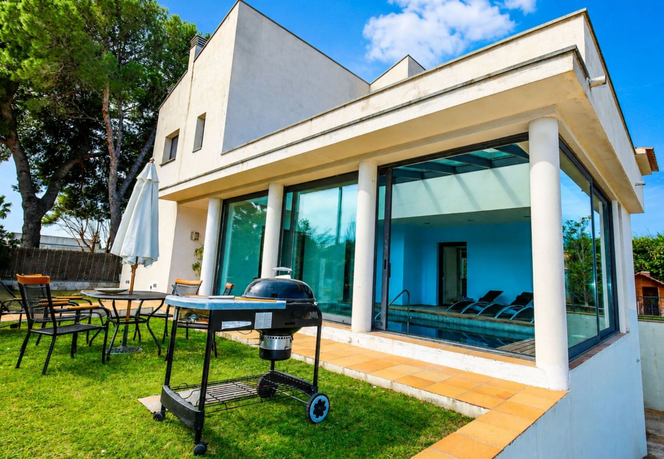 Villa en Cambrils - Villa con piscina cubierta en Vilafortuny