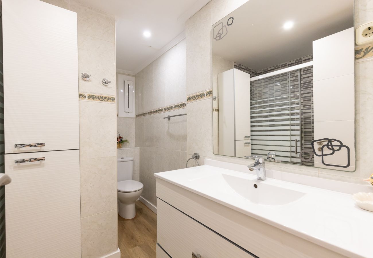 Apartamento en La Pineda - ADRIAN Apartment 