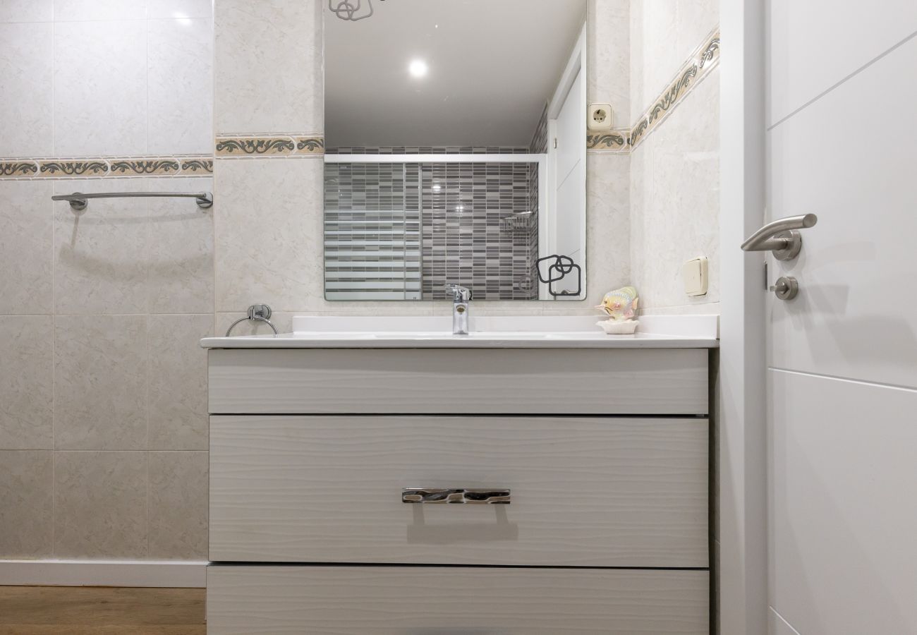 Apartamento en La Pineda - ADRIAN Apartment 