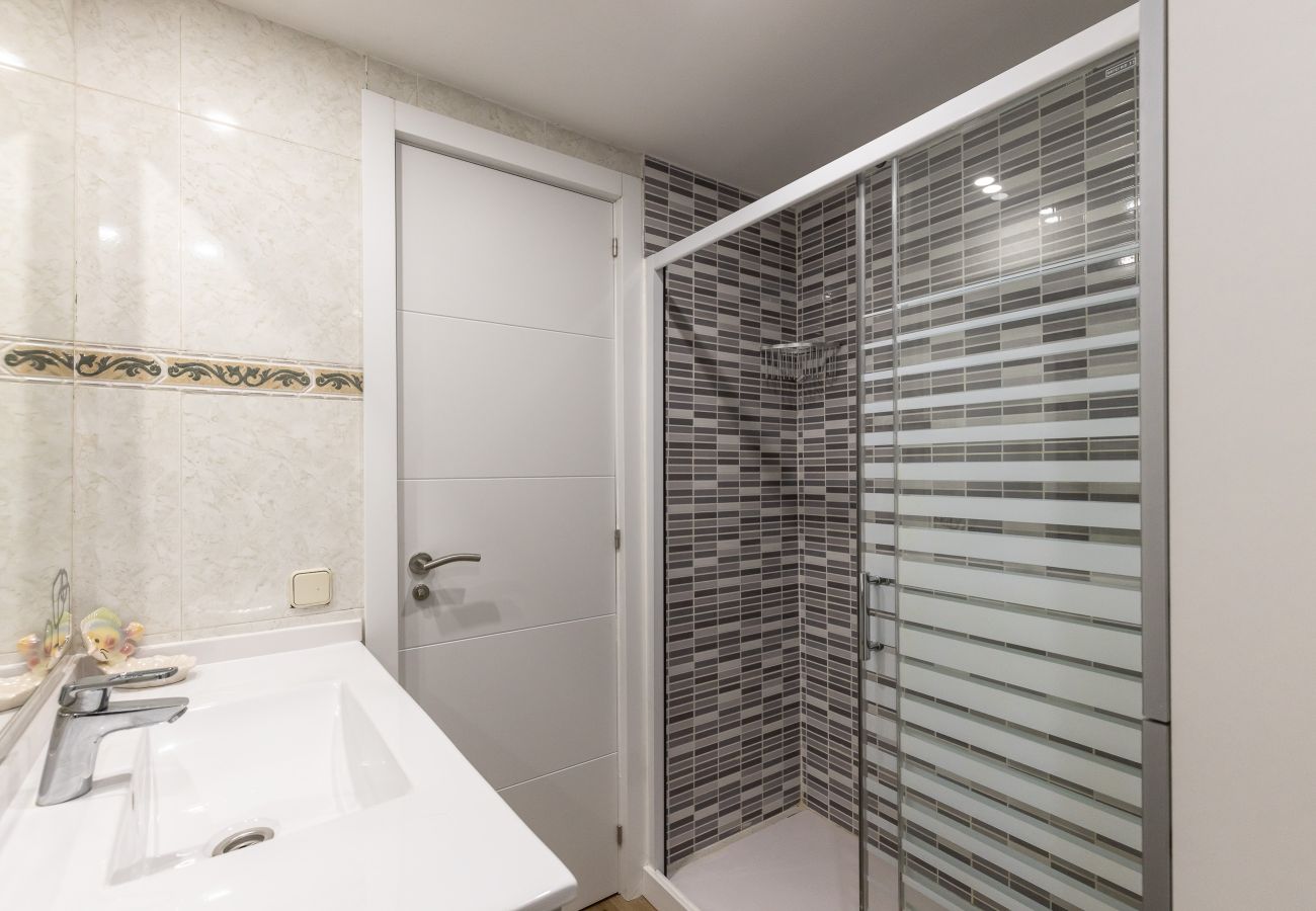 Apartamento en La Pineda - ADRIAN Apartment 