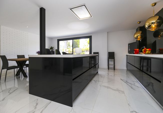 Villa en Cambrils - Villa IBIZA  Villa en Cambrils - Villa IBIZA
