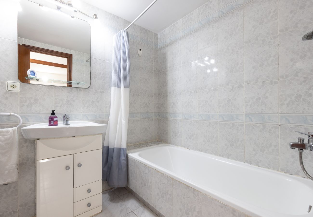 Apartamento en La Pineda - BAHIA III Apartment