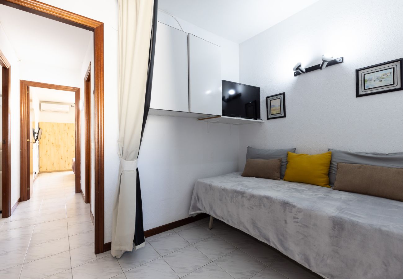 Apartamento en La Pineda - BAHIA III Apartment