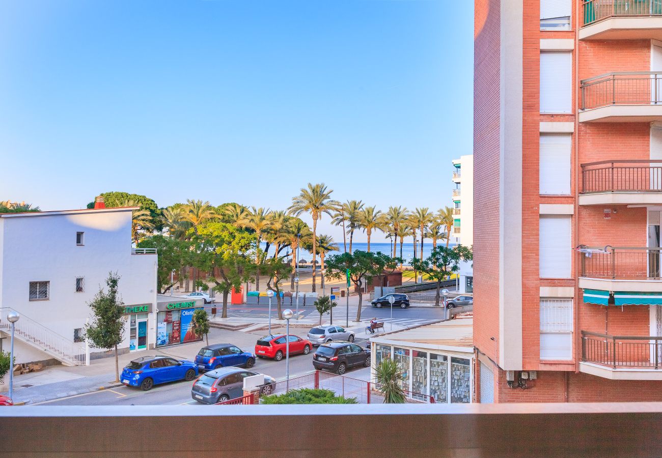 Apartamento en La Pineda - 🏖️ Playa a 200m | Piscina y apartamento reformado