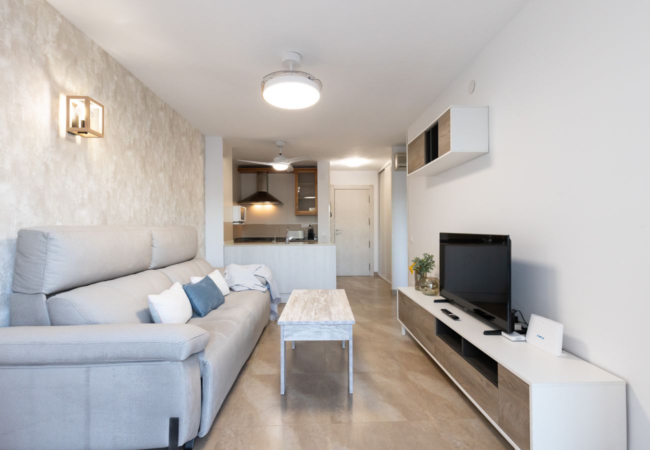 Apartamento en La Pineda - 🏖️ Playa a 200m | Piscina y apartamento reformado