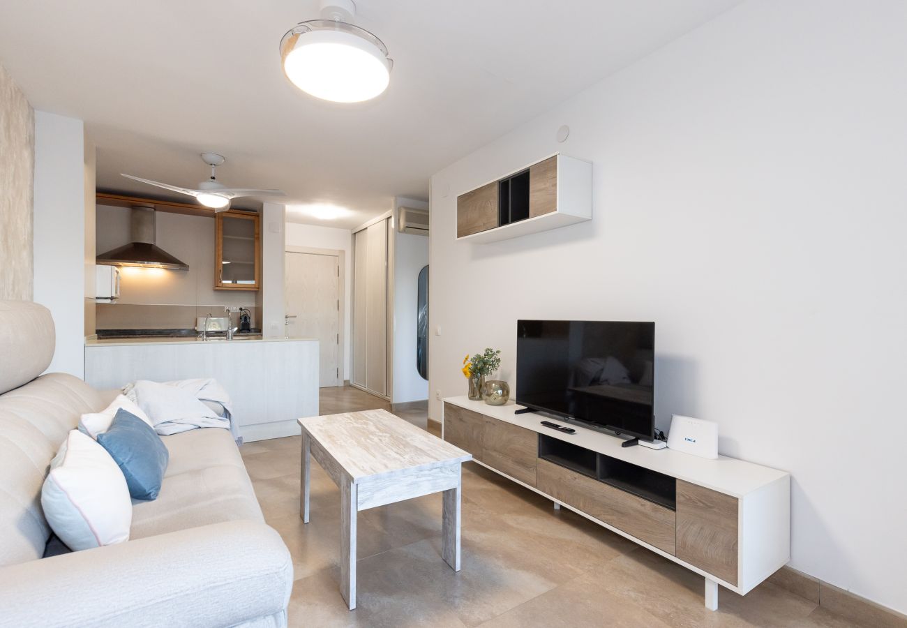 Apartamento en La Pineda - 🏖️ Playa a 200m | Piscina y apartamento reformado
