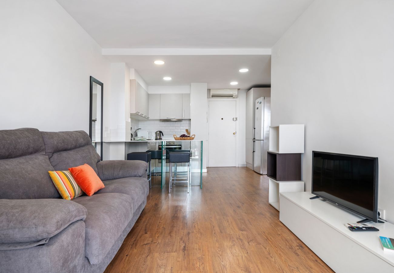 Apartamento en La Pineda - 🏖️ Playa a 200m | Piscina y apartamento reformado