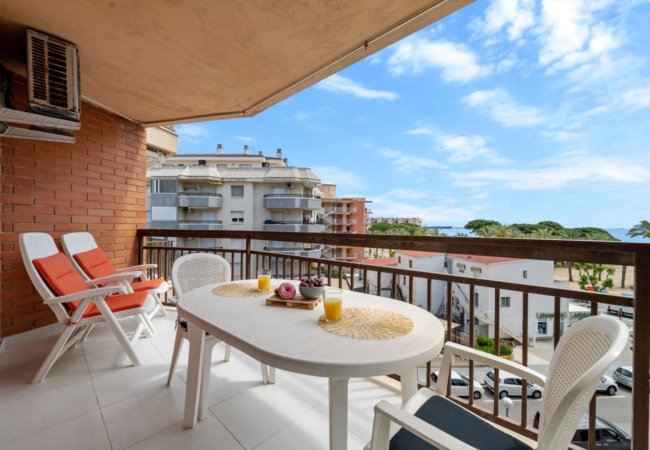 Apartamento en La Pineda - 🏖️ Playa a 200m | Piscina y apartamento reformado