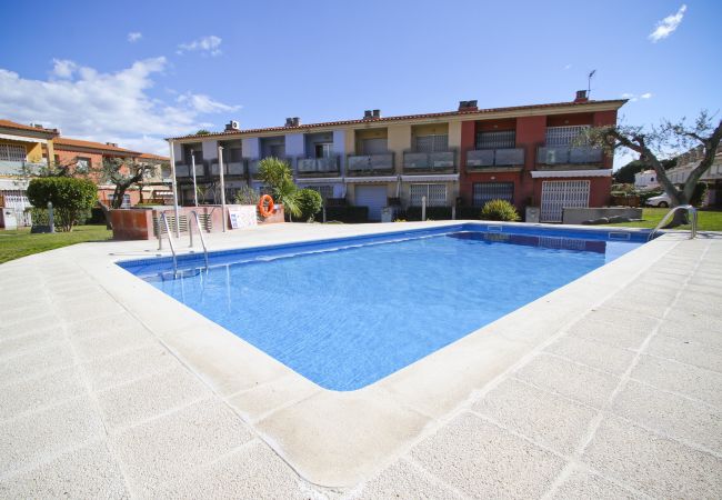 House in Cambrils - OLIVERS House with Communal Pool, beach at 300m House in Cambrils - OLIVERS House with Communal Pool, beach at 300m