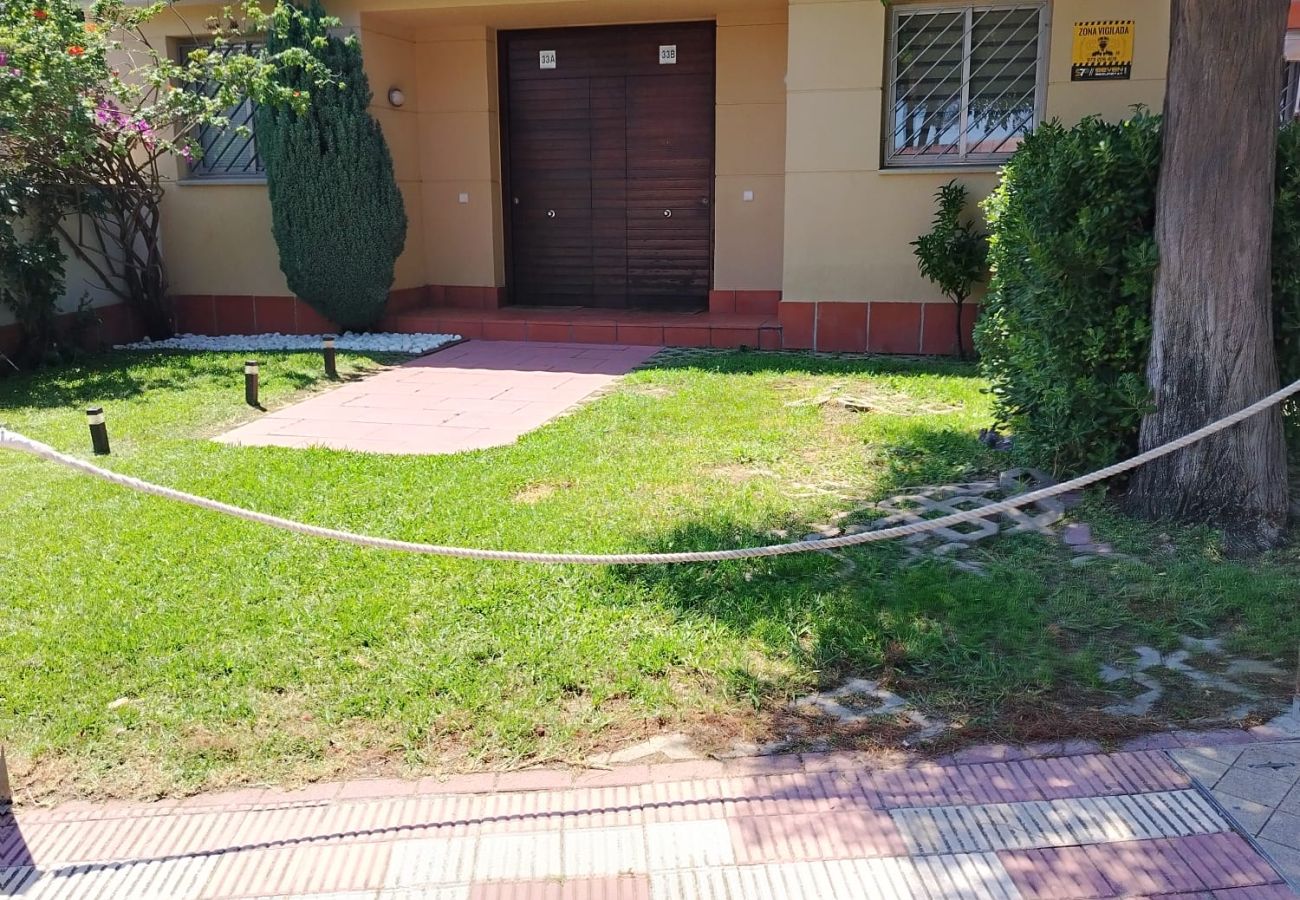 House in Cambrils - OLIVERS House with Communal Pool, beach at 300m