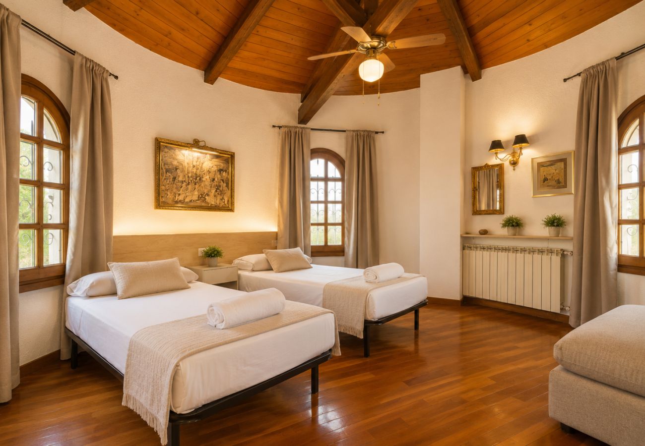 Villa in Cambrils - A peaceful villa with a swimming pool by the sea