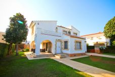 Villa in Cambrils - SUPREME Villa with private pool, beach at 100m