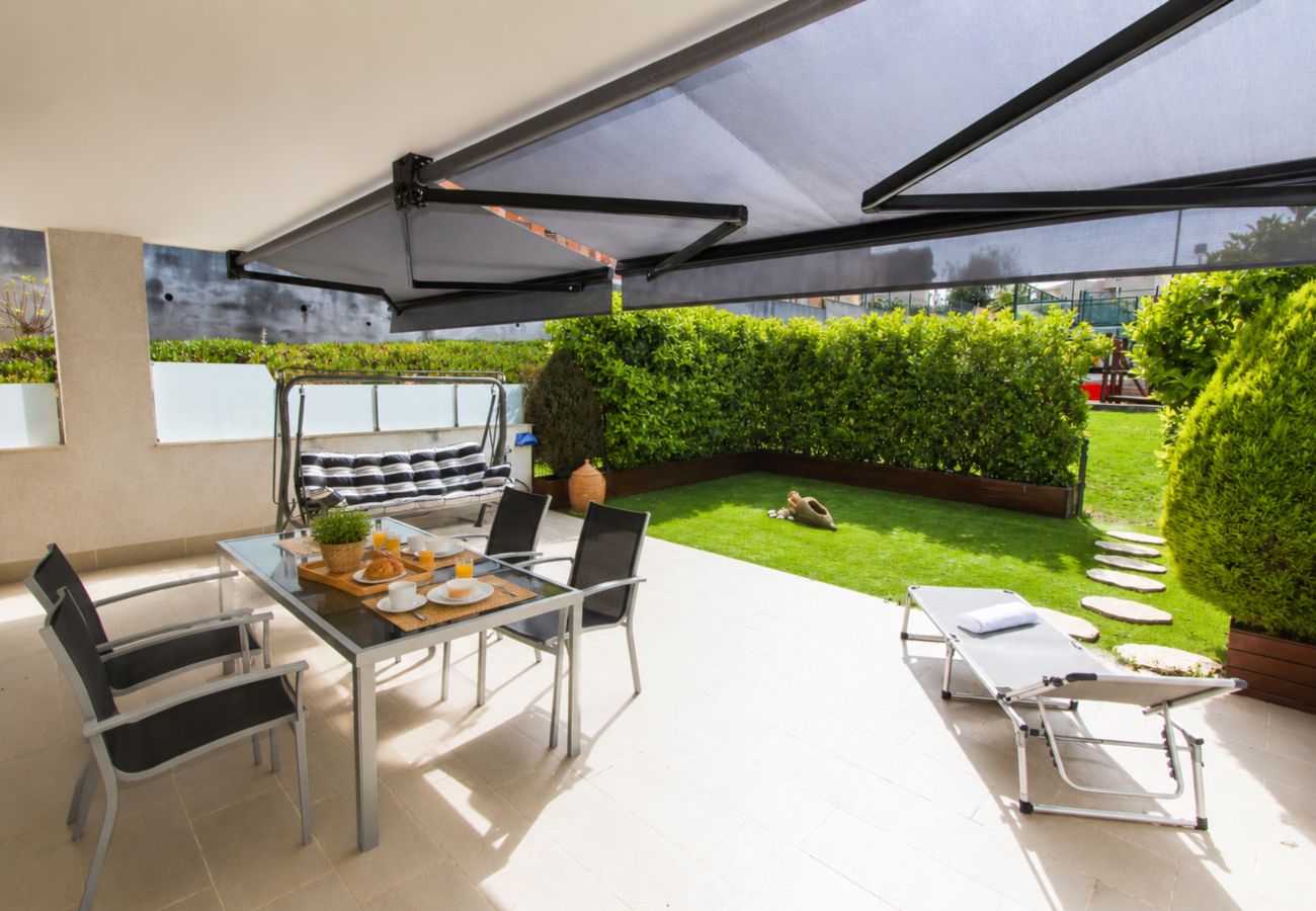 Apartment in Salou - Ground floor apartment with private garden + access to the pool