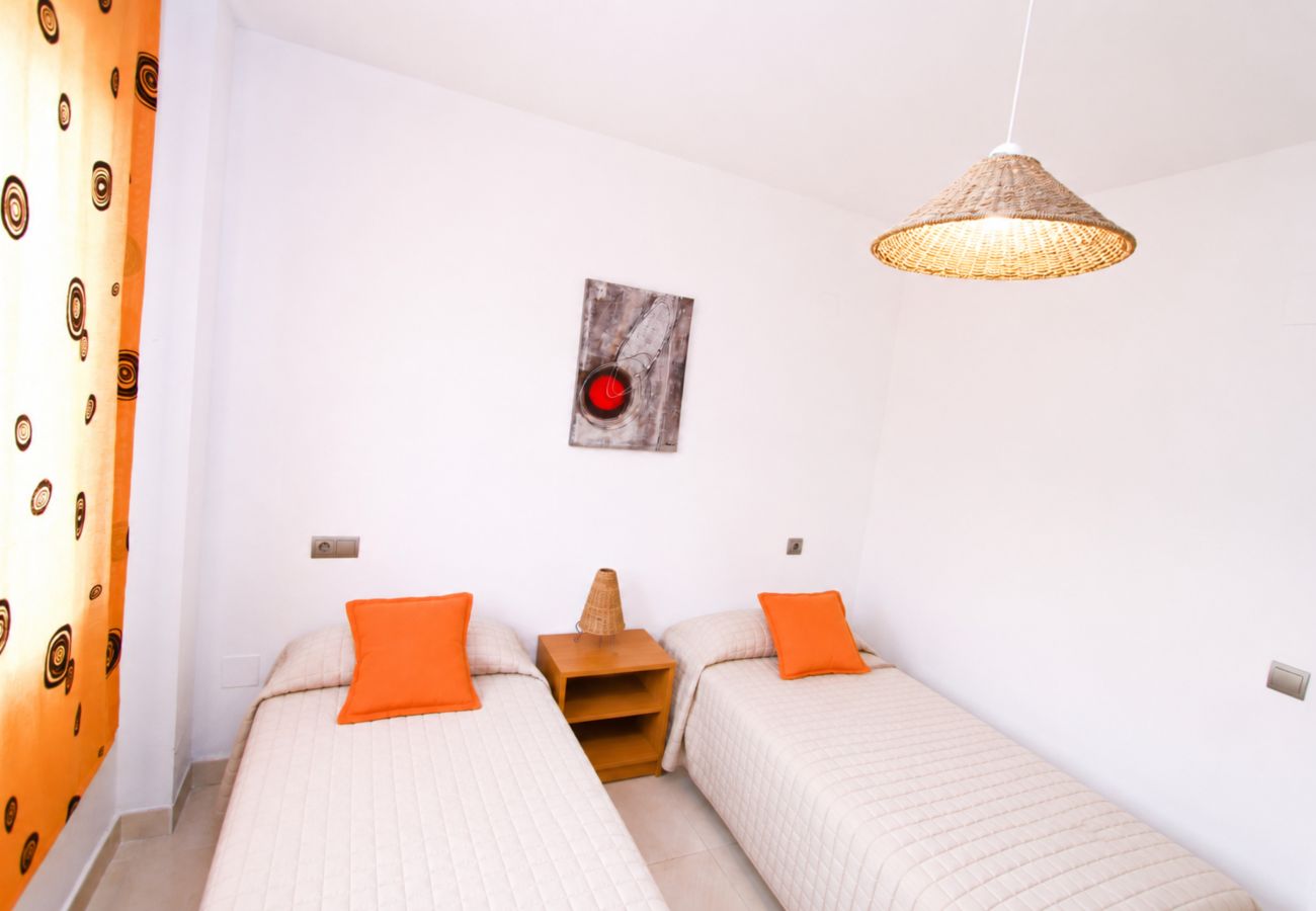 Apartment in Salou - Ground floor apartment with private garden + access to the pool