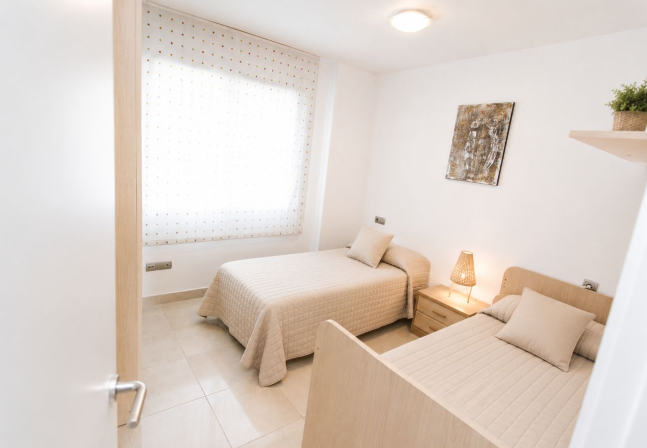 Apartment in Salou - Ground floor apartment with private garden + access to the pool
