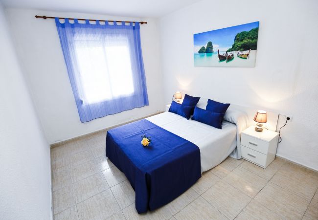 Apartment in La Pineda - PINEDA 5 with communal pool, beach at 100m Apartment in La Pineda - PINEDA 5 with communal pool, beach at 100m