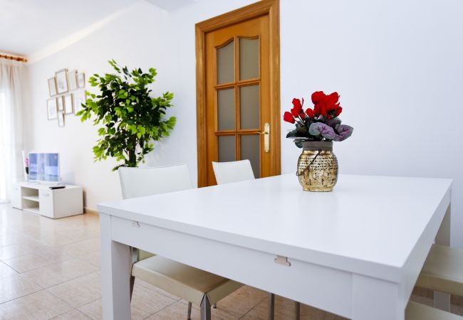 Apartment in La Pineda - PINEDA 5 with communal pool, beach at 100m Apartment in La Pineda - PINEDA 5 with communal pool, beach at 100m
