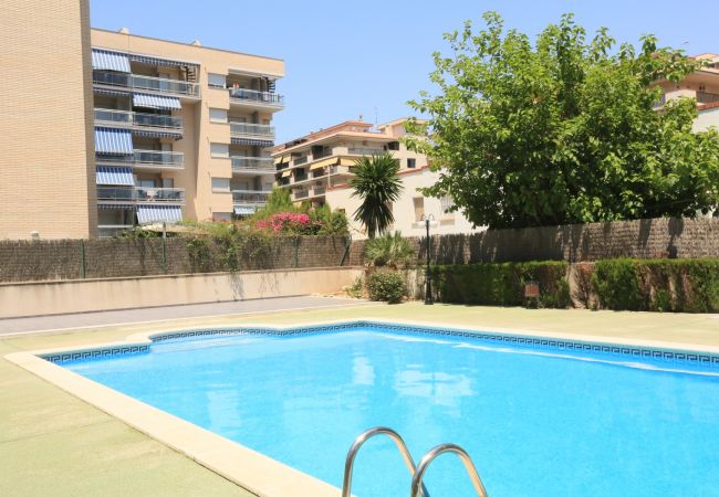  in La Pineda -  ROURA 2 Apartment - Communal Pool - Beach 100m