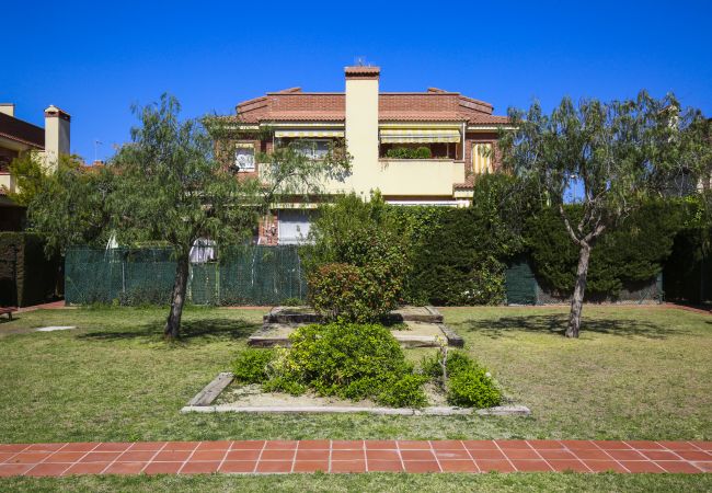House in Cambrils - BRUSELAS Terraced House House in Cambrils - BRUSELAS Terraced House