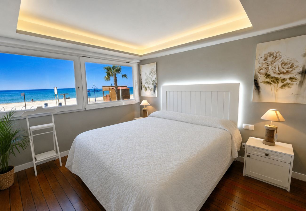 Apartment in Cambrils - Spacious Beachfront Duplex for 12