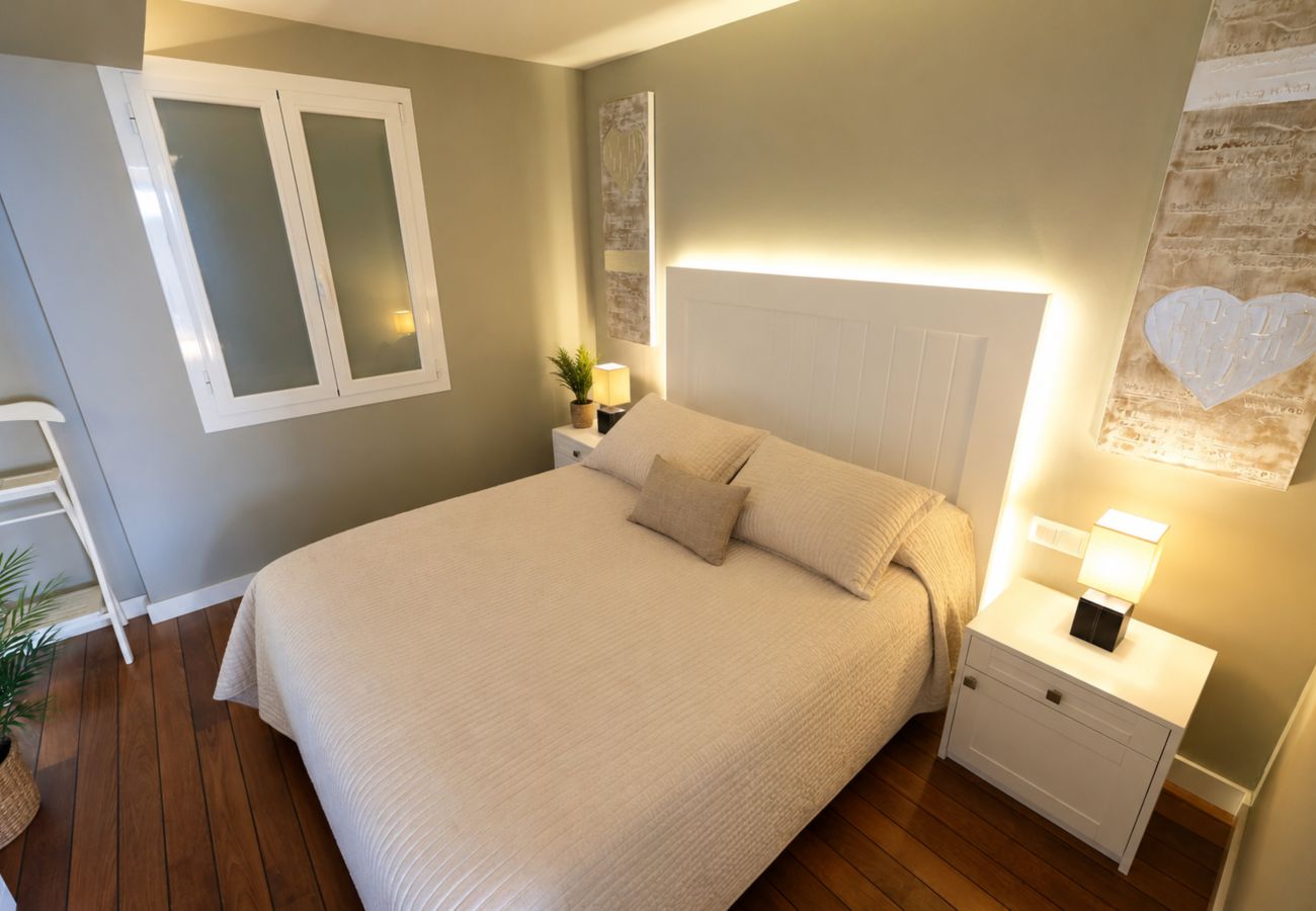 Apartment in Cambrils - Spacious Beachfront Duplex for 12