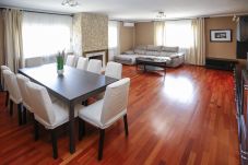 Villa in Vilafortuny - MAGNIFICA Villa with private pool and barbecue zone